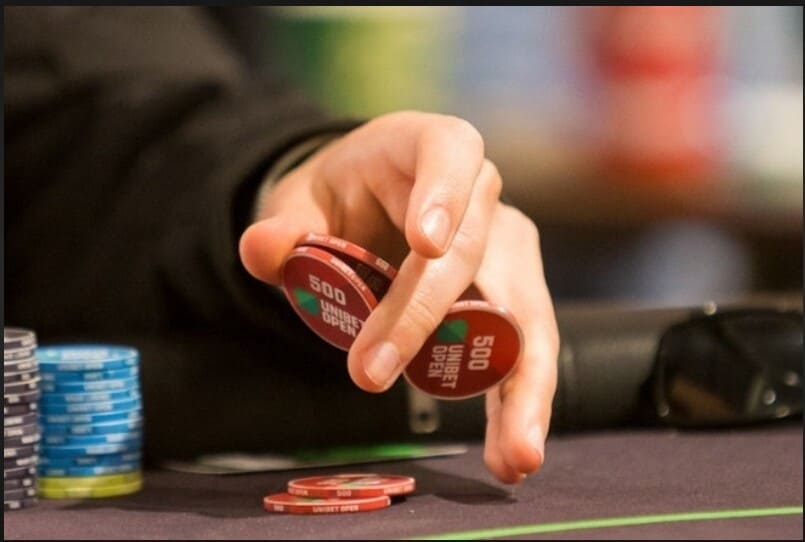 Chia sẻ bí quyết giúp bạn bluff hiệu quả khi tham gia cá cược tại game Poker.