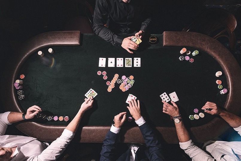 Hành động đánh bài trong game Poker